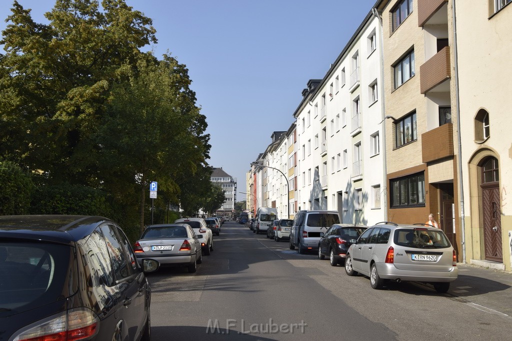 Fahrzeugbraende Koeln Muelheim Rhodiusstr P40.JPG - Miklos Laubert